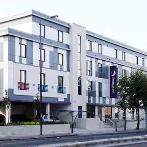 Premier Eltham Hotel
